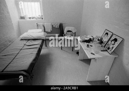 Prison cell UK 1980s. Prisoners cell with prisoners  possessions. HM Prison Styal Wilmslow Cheshire England 1986 HOMER SYKES