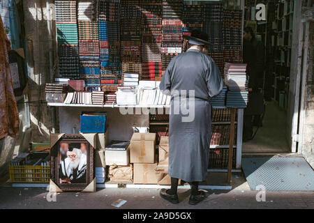 Mea Shearim, strictly orthodox neighbourhood in Jerusalem Stock Photo