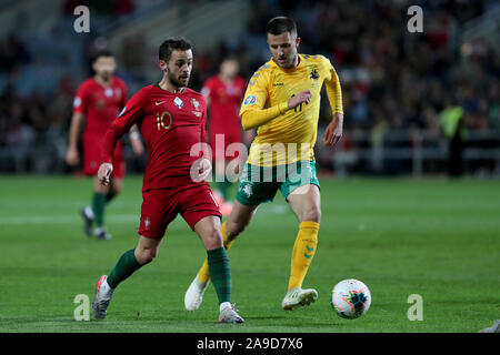 Faro, Portugal. 14th Nov, 2019. Portugal's forward Bernardo Silva (L) vies with Lithuania's midfielder Mantas Kuklys during the UEFA Euro 2020 Group B football qualification match between Portugal and Lithuania at the Algarve stadium in Faro, Portugal, on November 14, 2019. Credit: Pedro Fiuza/ZUMA Wire/Alamy Live News Stock Photo