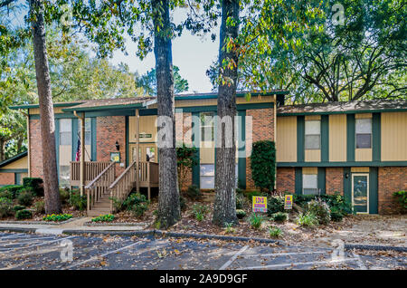 The leasing office welcomes residents to Autumn Woods apartment homes in Mobile, Alabama. Stock Photo