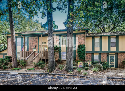 The leasing office welcomes residents to Autumn Woods apartment homes in Mobile, Alabama. Stock Photo