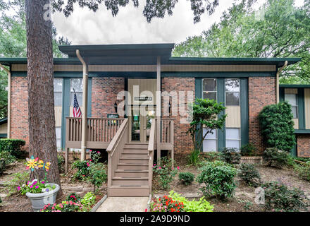 The leasing office welcomes residents to Autumn Woods apartment homes in Mobile, Alabama. Stock Photo