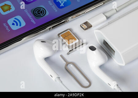 Apple iPhone XS Max, Detail, case with Nano SIM Card, Tool, Apple Accessories, Earphone EarPods, USB Power Adapter, Stock Photo