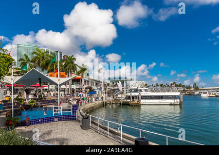 Tour ships, Bayside Marketplace, shopping centre, Miamarina At Bayside, Biscayne boulevard, centre of the city, Miami, Miami-Dade county, Florida, the Stock Photo