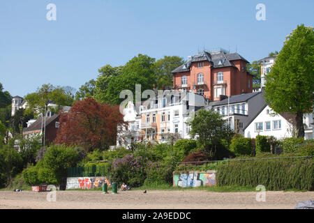 Villas at the Elbe shore in Övelgönne, Neumühlen, Hamburg harbour, Hamburg, Germany, Europe Stock Photo