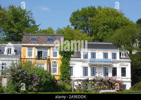 Villas at the Elbe shore in Övelgönne, Neumühlen, Hamburg harbour, Hamburg, Germany, Europe Stock Photo