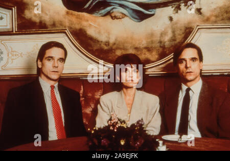 jeremy irons, genevieve bujold, Dead Ringers, 1988 Stock Photo
