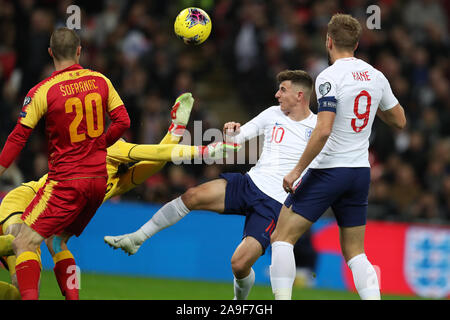 London, UK. 14th Nov, 2019. Mason Mount of England (10) in action. UEFA Euro 2020 qualifier, group A match, England v Montenegro at Wembley Stadium in London on Thursday 14th November 2019. EDITORIAL USE ONLY. this image may only be used for Editorial purposes. Editorial use only, license required for commercial use. No use in betting, games or a single club/league/player publications pic by Andrew Orchard/Andrew Orchard sports photography/Alamy Live news Credit: Andrew Orchard sports photography/Alamy Live News Stock Photo