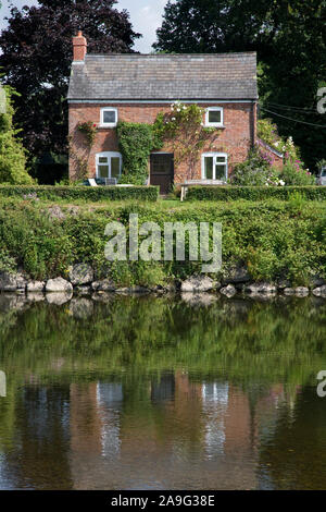 Riverside cottage, River Wye, Hay-on-Wye. Powys, Wales,UK Stock Photo