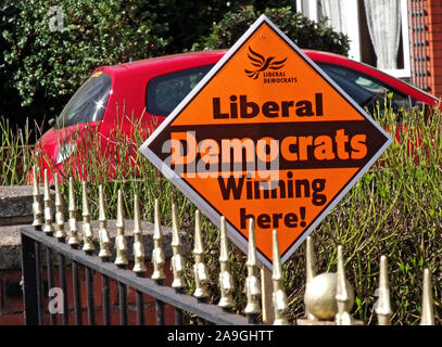 Liberal Democrats Winning Here, Orange General Election Diamond Sign, in a garden, Grappenhall, Warrington, Cheshire, England, Labour/LibDem pact Stock Photo