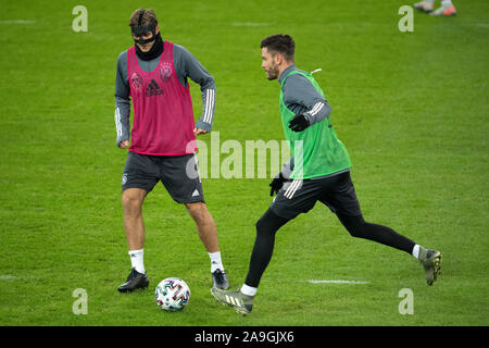 Duesseldorf, Germany. 15th Nov, 2019. Soccer: National team, before the European Championship qualifying match against Belarus: Niklas Stark (l) and Jonas Hector train in the Merkur match arena. The team prepares in Düsseldorf for the European Championship qualifying game on 16.11.2019 in Mönchengladbach against Belarus. Credit: Federico Gambarini/dpa/Alamy Live News Stock Photo