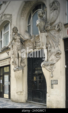 Prag, Wohnhaus, Jugendstilportal - Prague, Praha Stock Photo