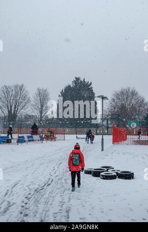 Cheam ,Surrey, UK, Primary school childern walk to school in the snow Stock Photo