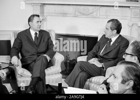 Soviet Foreign Minister Andrei Gromyko and U.S. President Richard M. Nixon during Meeting at White House, Washington, D.C., USA, photograph by Thomas J. O'Halloran, February 1974 Stock Photo