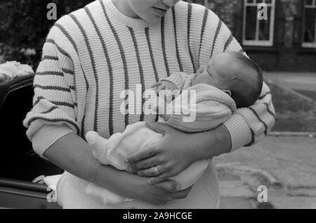 Prison UK 1986. New mother with her newborn baby, born in the prison. HM Prison Styal Wilmslow Cheshire 1980s. England HOMER SYKES