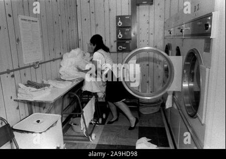 HM Prison Styal Wilmslow Cheshire UK 1980s. Womens prison,female prisoner doing her laundry 1986.