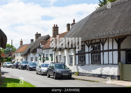 Thatched cottages, High Street, Long Crendon, Buckinghamshire, England, United Kingdom Stock Photo