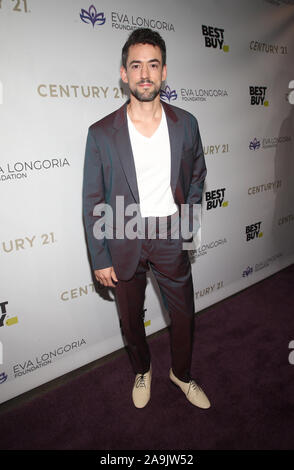 LOS ANGELES - NOV 15: Luis Gerardo Mendez at the 2019 Eva Longoria 