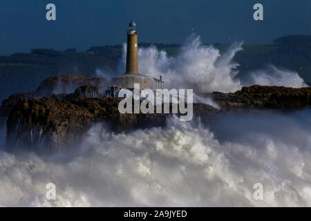 Big vaws over Mouro lighthouse. Cantabria, Spain Stock Photo
