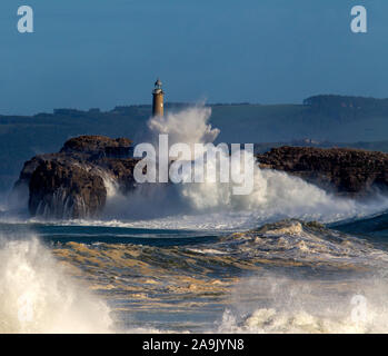 Big vaws over Mouro lighthouse. Cantabria, Spain Stock Photo