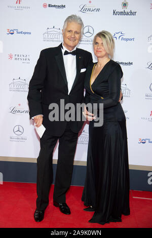 Guido KNOPP, historian, presenter, with wife Gabriella red carpet, Red Carpet Show, 38th German sports press ball in the Alte Oper Frankfurt, 09.11.2019. | usage worldwide Stock Photo