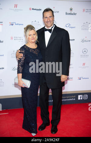 Lars RIEDEL, discus thrower, with wife Katja, red carpet, Red Carpet Show, 38th German sports press ball in the Alte Oper Frankfurt, 09.11.2019. | usage worldwide Stock Photo