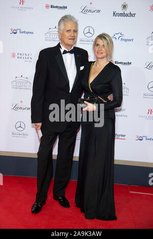 Guido KNOPP, historian, presenter, with wife Gabriella red carpet, Red Carpet Show, 38th German sports press ball in the Alte Oper Frankfurt, 09.11.2019. | Usage worldwide Stock Photo