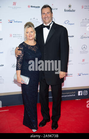 Lars RIEDEL, discus thrower, with wife Katja, red carpet, Red Carpet Show, 38th German sports press ball in the Alte Oper Frankfurt, 09.11.2019. | usage worldwide Stock Photo