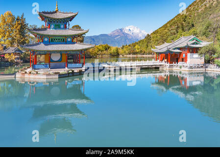 Autumn view of the Jade Dragon Snow Mountain and the Black Dragon Pool. Yunnan province. Lijiang. China. Stock Photo