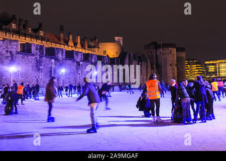 Tower of London, London, UK, 16th November 2019. People enjoy the early festive atmosphere,  skating and dramatic background on the opening evening and press weekend of the Tower of London ice rink, in the grounds of the historic castle and fortress in the heart of the City of London. The ice rink is open from Nov 16 to Jan 05. Credit: Imageplotter/Alamy Live News Stock Photo