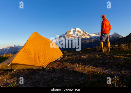 WA17304-00...WASHINGTON - Campsite on Skyline Divide in the Mount Baker Wilderness, Mt Baker Snoqualime National Forest. Mount Baker is in the distanc Stock Photo