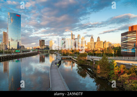 Skyline and Highway 76 in autumn behind the Schuylkill River Boardwalk at Sunset , Philadelphia, Pennsylvania, USA Stock Photo