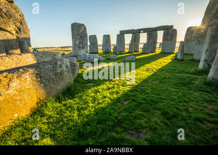 Stonehenge at dawn, Stone Circle on Salisbury Plain, 3000-1500 BC, Wiltshire, England, UK - Europe's most famous prehistoric site Stock Photo