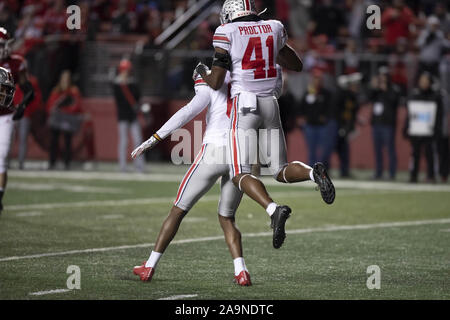 Piscataway, New Jersey, USA. 16th Nov, 2019. Ohio State's defenders reacts after game play against Rutgers at SHI Stadium in Piscataway, New Jersey. Ohio State defeated Rutgers 56-21. Credit: Brian Branch Price/ZUMA Wire/Alamy Live News Stock Photo