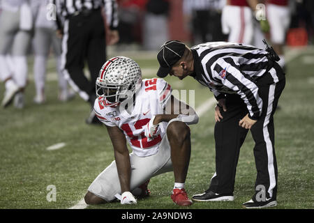 Piscataway, New Jersey, USA. 16th Nov, 2019. Ohio State's SEVEN BANKS rests during an injury timeout during game action at SHI Stadium in Piscataway, New Jersey. Ohio State defeated Rutgers 56-21. Credit: Brian Branch Price/ZUMA Wire/Alamy Live News Stock Photo