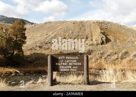 45th Parallel sign near the Gardiner River in the northern part of Yellowstone National Park. Yellowstone National Park, Wyoming, USA. Stock Photo