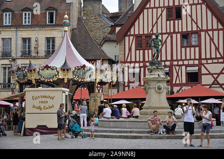 La Place Francois Rude (sculptor) with the statue of Bareuzai in the old town, Dijon FR Stock Photo