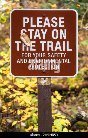 'Please Stay on the Trail' sign along the creekside mountain path to Anna Ruby Falls in Helen, Georgia. (USA) Stock Photo