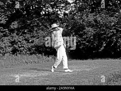 Walter Travis playing golf ca. 1909-1914 Stock Photo