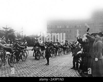 German Revolution - Government troops mobilize to aid Ebert in Germany. Detachment of German bicycle corps marching through the streets of Cologne after the mobilization to aid the Ebert government ca. 1918-1919 Stock Photo