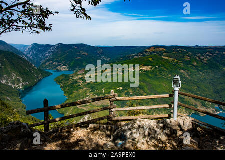 Banjska stena viewpoint in Tara National Park. Beautiful landscape of the Drina river canyon and its green cliffs,   and blue Perucac Lake Stock Photo