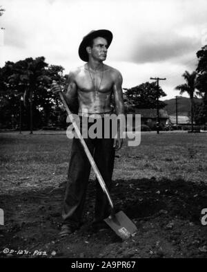 MONTGOMERY CLIFT in FROM HERE TO ETERNITY (1953), directed by FRED ZINNEMANN. Credit: COLUMBIA PICTURES / Album Stock Photo