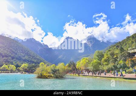 Blue Moon Valley and Jade Dragon Snow Mountain in Lijiang, China Stock Photo