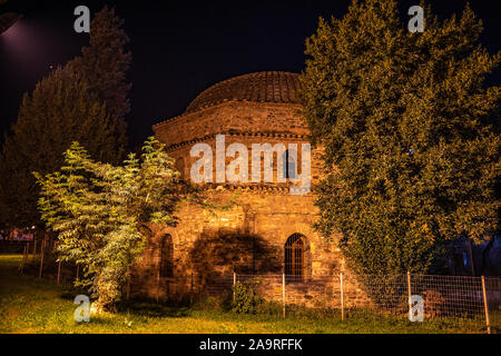 Night view of Bey Hamam, alternatively known as the 'Baths of Paradise' is a Turkish bathhouse located in Thessaloniki, east of Panagia Chalkeon Stock Photo