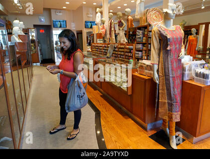 Multi-cultural market and grocery store. Devon Avenue Chicago Illinois  Stock Photo - Alamy