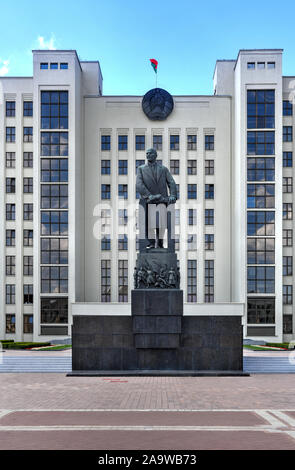 Monument to Lenin in front of the Parliament building on Independence square in Minsk, Belarus. Stock Photo