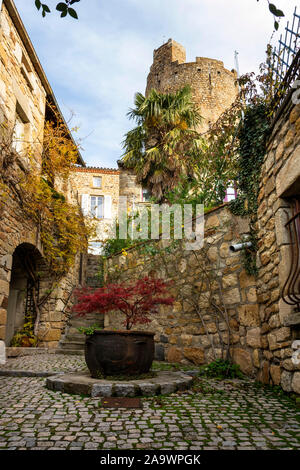 Montpeyroux village, labelled Les Plus Beaux Villages de France,  Limagne Plain, Département Puy de Dome, Auvergne Rhone Alpes, France Stock Photo