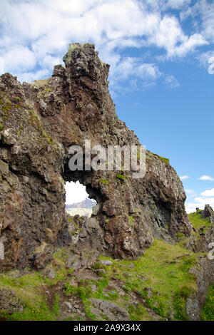 Europa, Island, Snaefellnes, Dritvik, Felsdurchbruch mit Blick auf den Gletscher Snaefellsjökull Stock Photo