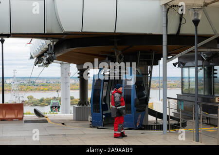 NIZHNY NOVGOROD, RUSSIA - SEPTEMBER 28, 2019: Nizhny Novgorod cableway. It is the only cableway in Russia and Europe with a span of 861.21 m above the Stock Photo