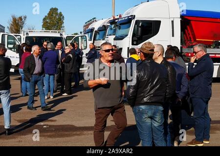 TARANTO EX ILVA PROTEST THIS MORNING OF THE COMPANIES OF THE INDACTO AND THE BLOCKING OF THE ORDERS (SAVERIO DE GIGLIO/Fotogramma, MILAN - 2019-11-18) p.s. la foto e' utilizzabile nel rispetto del contesto in cui e' stata scattata, e senza intento diffamatorio del decoro delle persone rappresentate Stock Photo